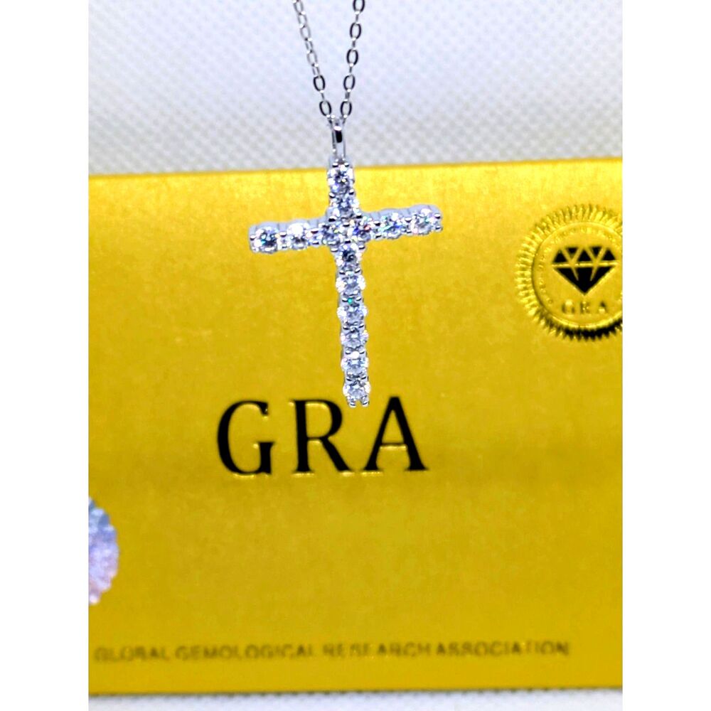 NWT 925 Silver 0.79ct VVS D Moissanite Cross Necklace. GRA Certificate included - Picture 4 of 14